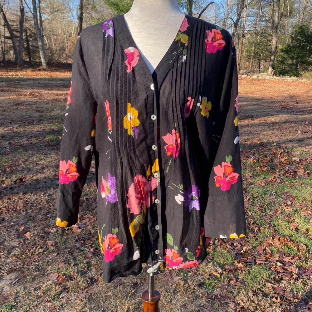 SOFT SURROUNDINGS TOP BLOUSE TUNIC BLACK FLORAL Size M
